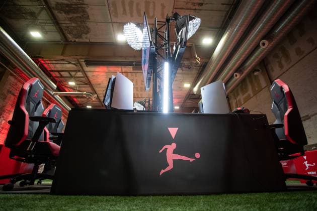 Virtuelle Bundesliga, Division Nord-West, 10.01.2023 Spieltische, mit dem Logo der virtuellen Bundesliga. Virtuelle Bundesliga, Division Nord-West, 10.01.2023; VBL Club Championship Offline Spieltag, 9.-10. Januar.