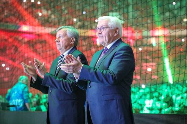 Sport Themen der Woche KW02 Sport Bilder des Tages 10.01.2024, EHF EURO 2024, Männer Europameisterschaft Handball, MERKUR Spiel-Arena in Düsseldorf, Deutschland - Schweiz: Bundespräsident Frank Walter Steinmeier bei der Eröffnungszeremonie Nordrhein-Westfalen Deutschland *** 10 01 2024, EHF EURO 2024, European Mens Handball Championship, MERKUR Spiel Arena in Düsseldorf, Germany Switzerland Federal President Frank Walter Steinmeier at the opening ceremony North Rhine-Westphalia Germany