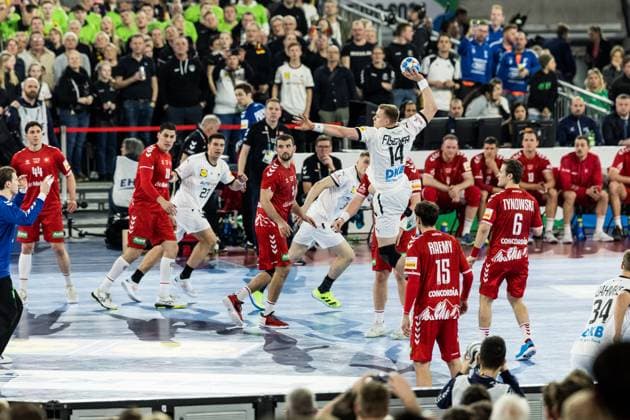 MEN’S EHF EURO 2024: Deutschland - Schweiz; 10.01.2024 Justus Fischer (Deutschland, 14) im Wurf Totale MEN’S EHF EURO 2024: Deutschland - Schweiz, Merkur Spiel Arena, Düsseldorf am 10.01.2024 Copyright: xBEAUTIFULxSPORTS Wunderlx