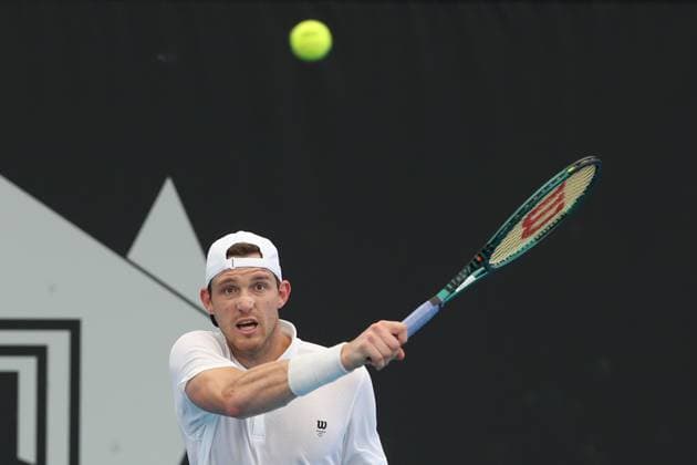 TENNIS ADELAIDE INTERNATIONAL, Nicolas Jarry of Chile in action against Jiri Lehecka of Czechia during their Quarter Final match of the 2024 Adelaide International at Memorial Drive Tennis Centre in Adelaide, Thursday, January 11, 2024. ( NO ARCHIVING, EDITORIAL USE ONLY, NO USE IN BOOKS WITHOUT CONSENT ADELAIDE SOUTH AUSTRALIA AUSTRALIA  Copyright: xMATTxTURNERx 20240111001887416413