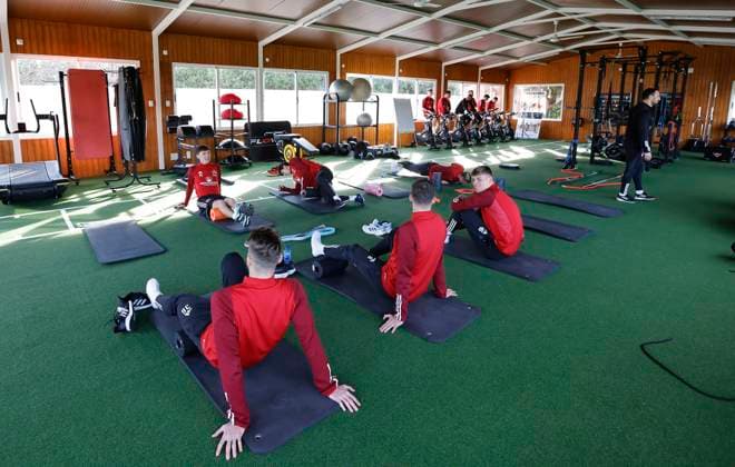 11.01.2024 - Fussball - 2. Fussball-Bundesliga - Saison 2023 2024 - 1. FC Nürnberg FCN Club - Trainingslager Winter Wintertrainingslager Marbella Spanien - Sportfoto Zink DaMa - xdaxmax - Mannschaft Team des FCN bei Revitalisierung nach Spieltag