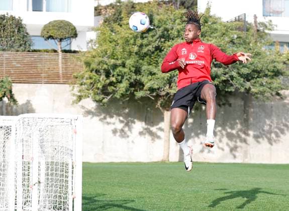 11.01.2024 - Fussball - 2. Fussball-Bundesliga - Saison 2023 2024 - 1. FC Nürnberg FCN Club - Trainingslager Winter Wintertrainingslager Marbella Spanien - Sportfoto Zink DaMa - xdaxmax - Joseph Hungbo (23, 1. FC Nürnberg FCN ) mit Kopfball bei Fußballtennis