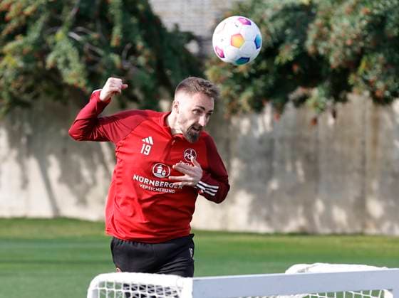 11.01.2024 - Fussball - 2. Fussball-Bundesliga - Saison 2023 2024 - 1. FC Nürnberg FCN Club - Trainingslager Winter Wintertrainingslager Marbella Spanien - Sportfoto Zink DaMa - xdaxmax - Florian Hübner Huebner (19, 1. FC Nürnberg FCN ) mit Kopfball
