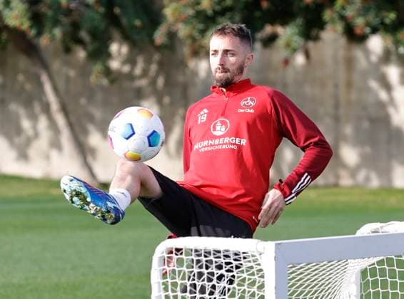 11.01.2024 - Fussball - 2. Fussball-Bundesliga - Saison 2023 2024 - 1. FC Nürnberg FCN Club - Trainingslager Winter Wintertrainingslager Marbella Spanien - Sportfoto Zink DaMa - xdaxmax - Florian Hübner Huebner (19, 1. FC Nürnberg FCN ) bei Fußballtennis