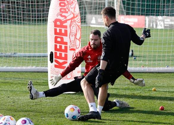 11.01.2024 - Fussball - 2. Fussball-Bundesliga - Saison 2023 2024 - 1. FC Nürnberg FCN Club - Trainingslager Winter Wintertrainingslager Marbella Spanien - Sportfoto Zink DaMa - xdaxmax - Christian Mathenia (26, 1. FC Nürnberg FCN ) Dennis Neudahm (Torwarttrainer 1. FC Nürnberg FCN )