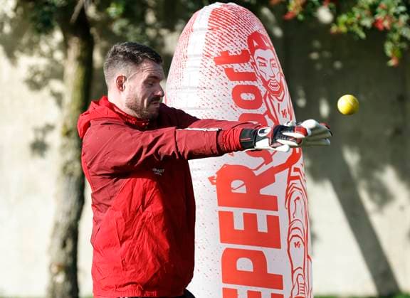 11.01.2024 - Fussball - 2. Fussball-Bundesliga - Saison 2023 2024 - 1. FC Nürnberg FCN Club - Trainingslager Winter Wintertrainingslager Marbella Spanien - Sportfoto Zink DaMa - xdaxmax - Christian Mathenia (26, 1. FC Nürnberg FCN ) wehrt Tennisbälleab