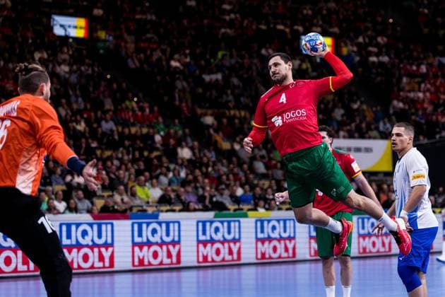 MEN’S EHF EURO 2024: Portugal - Griechenland; 11.01.2024 Pedro Portela (Portugal, 4) im Wurf MEN’S EHF EURO 2024: Portugal - Griechenland, Olympiahalle, München am 11.01.2024 Copyright: xBEAUTIFULxSPORTS Wunderlx