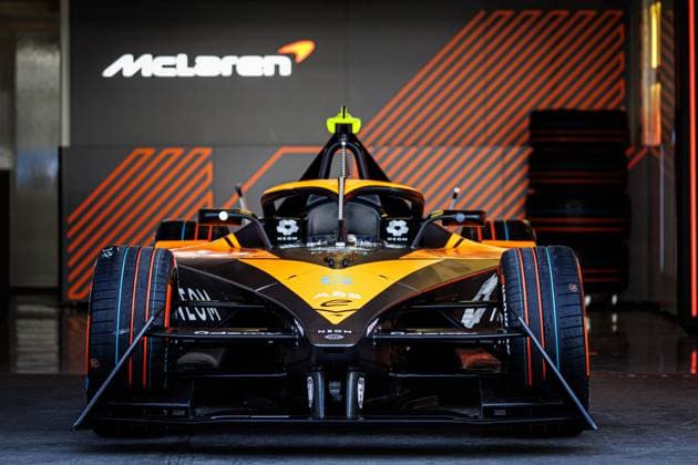 05 HUGHES Jake (gbr), NEOM McLaren Formula E Team, Nissan e-4ORCE 04, ambiance during the 2024 Hankook Mexico City ePrix, 1st meeting of the 2023-24 ABB FIA Formula E World Championship, WM, Weltmeisterschaft on the Autodromo Hermanos Rodriguez from January 11 to 13, in Mexico City, Mexico - 2024 FORMULA E HANKOOK MEXICO CITY ePRIX DPPI Panoramic  03424001_CL10110