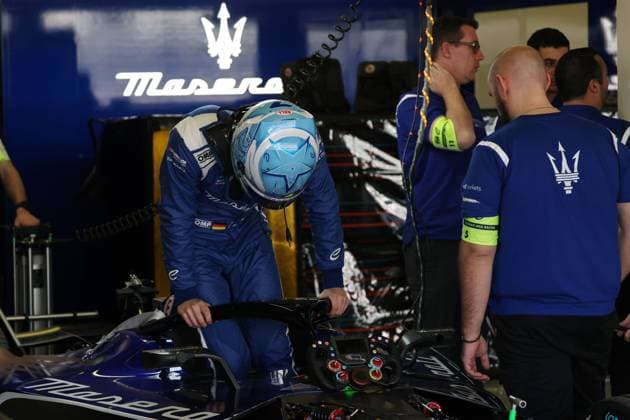 Maximilian Günter (GER) Maserati steigt zur Sitzprobe in den Gen3 Rennwagen ein, Formel E FIA Weltmisterschaft Saison 10, Mexiko City E- Prix, Mexiko, 11.01.2024