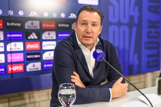 Sport Themen der Woche KW02 Sport Bilder des Tages 12.01.2024, Fussball, 2. Bundesliga, Saison 2023 2024, Pressekonferenz FC Schalke 04, Sportdirektor Marc Wilmots (FC Schalke 04) Gelsenkirchen Veltins Arena NRW Deutschland xRHR-FOTO TRx *** 12 01 2024, Football, 2 Bundesliga, Season 2023 2024, Press conference FC Schalke 04, Sports Director Marc Wilmots FC Schalke 04 Gelsenkirchen Veltins Arena NRW Germany xRHR PHOTO TRx Copyright: RHR-FOTOx RHR-FOTO TR