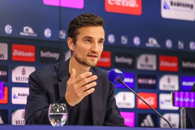 12.01.2024, Fussball, 2. Bundesliga, Saison 2023 2024, Pressekonferenz FC Schalke 04, Matthias Tillmann (FC Schalke 04) Gelsenkirchen Veltins Arena NRW Deutschland xRHR-FOTO TRx