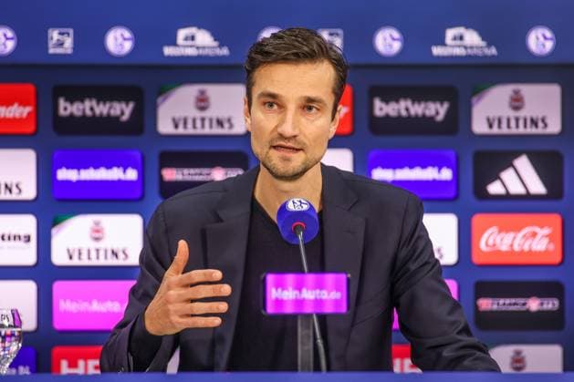 12.01.2024, Fussball, 2. Bundesliga, Saison 2023 2024, Pressekonferenz FC Schalke 04, Matthias Tillmann (FC Schalke 04) Gelsenkirchen Veltins Arena NRW Deutschland xRHR-FOTO TRx