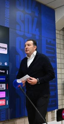 Marc Wilmots (Sportdirektor Schalke 04) 12.01.2024, Fussball, Pressekonferenz und Mediengespräch des FC Schalke 04, 2. Bundesliga Saison 2023 2024 Gelsenkirchen Presseraum Veltins Arena Nordrhein Westfalen Deutschland