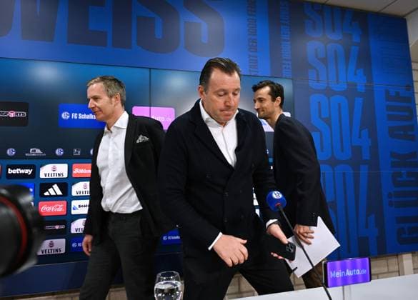 v.li., Axel Hefer (Aufsichtsratsvorsitzender FC Schalke 04), Marc Wilmots (Sportdirektor Schalke 04), Matthias Tillmann (Vorstandsvorsitzender FC Schalke 04) 12.01.2024, Fussball, Pressekonferenz und Mediengespräch des FC Schalke 04, 2. Bundesliga Saison 2023 2024 Gelsenkirchen Presseraum Veltins Arena Nordrhein Westfalen Deutschland