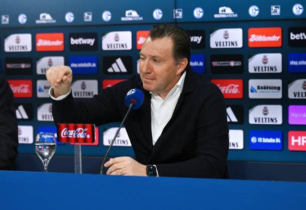 Marc Wilmots (Sportdirektor Schalke 04) 12.01.2024, Fussball, Pressekonferenz und Mediengespräch des FC Schalke 04, 2. Bundesliga Saison 2023 2024 Gelsenkirchen Presseraum Veltins Arena Nordrhein Westfalen Deutschland