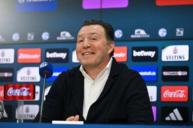 Marc Wilmots (Sportdirektor Schalke 04) 12.01.2024, Fussball, Pressekonferenz und Mediengespräch des FC Schalke 04, 2. Bundesliga Saison 2023 2024 Gelsenkirchen Presseraum Veltins Arena Nordrhein Westfalen Deutschland