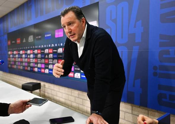 Marc Wilmots (Sportdirektor Schalke 04) 12.01.2024, Fussball, Pressekonferenz und Mediengespräch des FC Schalke 04, 2. Bundesliga Saison 2023 2024 Gelsenkirchen Presseraum Veltins Arena Nordrhein Westfalen Deutschland