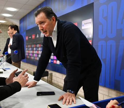Marc Wilmots (Sportdirektor Schalke 04) 12.01.2024, Fussball, Pressekonferenz und Mediengespräch des FC Schalke 04, 2. Bundesliga Saison 2023 2024 Gelsenkirchen Presseraum Veltins Arena Nordrhein Westfalen Deutschland