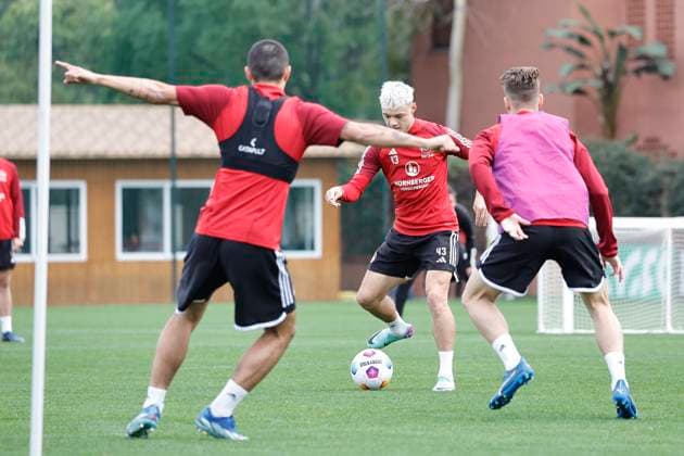 12.01.2024 - Fussball - 2. Fussball-Bundesliga - Saison 2023 2024 - 1. FC Nürnberg FCN Club - Trainingslager Winter Wintertrainingslager Marbella Spanien - Sportfoto Zink DaMa - xdaxmax - Jens Castrop ( 17, 1. FC Nürnberg FCN ) Jannik Hofmann (43, 1. FC Nürnberg FCN ) Lukas Schleimer (36, 1. FC Nürnberg FCN )