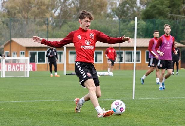 12.01.2024 - Fussball - 2. Fussball-Bundesliga - Saison 2023 2024 - 1. FC Nürnberg FCN Club - Trainingslager Winter Wintertrainingslager Marbella Spanien - Sportfoto Zink DaMa - xdaxmax - Benjamin Goller (14, 1. FC Nürnberg FCN )