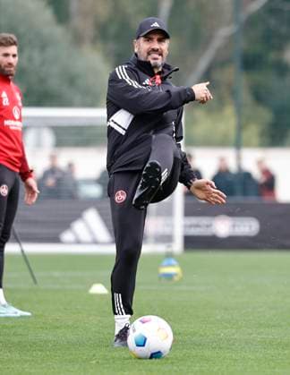 12.01.2024 - Fussball - 2. Fussball-Bundesliga - Saison 2023 2024 - 1. FC Nürnberg FCN Club - Trainingslager Winter Wintertrainingslager Marbella Spanien - Sportfoto Zink DaMa - xdaxmax - Cristian Fiel ( Trainer 1. FC Nürnberg FCN ) spielt Ball