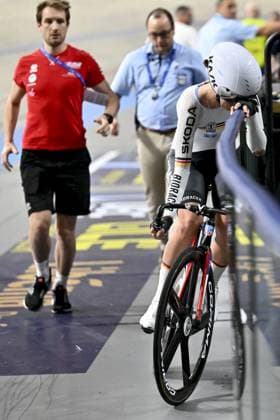 Bilder des Jahres 2024, Sport 01 Januar Sport Themen der Woche KW02 Sport Bilder des Tages German Lea Teutenberg pictured after a crash during the Women s Omnium Tempo Race at the 2024 UEC Track Elite European Championships in Apeldoorn, Netherlands, Friday 12 January 2024. The European Championships take place from 10 to 14 January. DIRKxWAEM  x83854225x