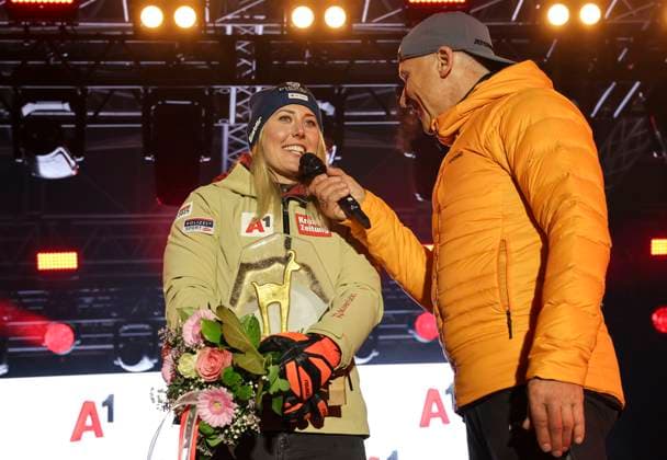 ALPINE SKIING - FIS WC Altenmarkt Zauchensee ALTENMARKT ZAUCHENSEE,AUSTRIA,12.JAN.24 - ALPINE SKIING - FIS World Cup, Super G, ladies, award ceremony. Image shows Cornelia Huetter (AUT) and Didi Ziesel .  GEPAxpictures xWolfgangxGrebien