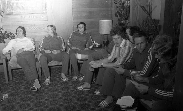 11.06.74 Fussball WM 1974 Deutschland, Stuttgart, 11.06.1974, Fussball, WM 1974: Spieler Polen polnische Nationalmannschaft im Hotel Sonne Post in Murrhardt WM Qartier. *** 11 06 74 Soccer World Cup 1974 Germany, Stuttgart, 11 06 1974, Soccer, World Cup 1974 players Poland Polish national team at the Hotel Sonne Post in Murrhardt World Cup Quarter