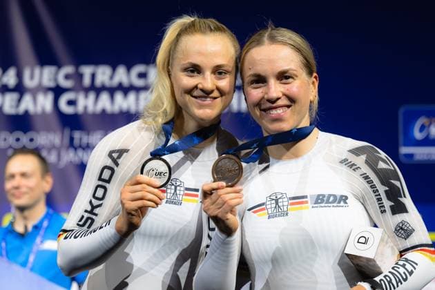 Bilder des Jahres 2024, Sport 01 Januar Sport Themen der Woche KW02 Sport Bilder des Tages UEC Track cycling, Rad, Radsport, Bahnrad, Bahn European Championships, Apeldoorn (NED), 12.01.2024 Siegerehrung Sprint Damen: 2. Lea Sophie Friedrich und 3. Emma Hinze (beide GER), UEC Track Cycling European Championships, Apeldoorn (NED), 12.01.2024 *** UEC Track Cycling European Championships, Apeldoorn NED , 12 01 2024 Award Ceremony Sprint Women 2 Lea Sophie Friedrich and 3 Emma Hinze both GER , UEC Track Cycling European Championships, Apeldoorn NED , 12 01 2024 Copyright: xBEAUTIFULxSPORTS Hilgerx