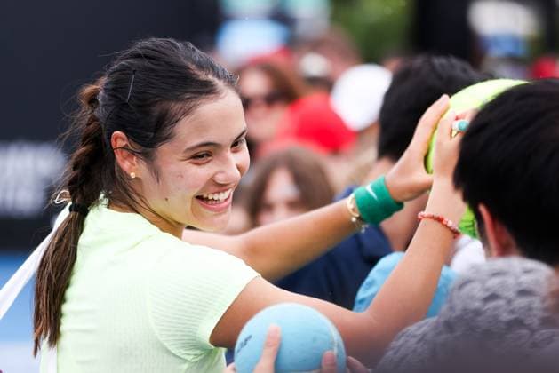 January 13, 2024, Melbourne, Victoria, Australia: MELBOURNE, AUSTRALIA - JANUARY 13: Emma Raducanu of United Kingdom meets fans after a practice session ahead of the 2024 Australian Open at Melbourne Park on January 13, 2024 in Melbourne, Australia. Melbourne Australia - ZUMAp121 20240113_zsp_p121_013 Copyright: xChrisxPutnamx
