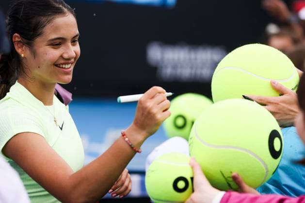 January 13, 2024, Melbourne, Victoria, Australia: MELBOURNE, AUSTRALIA - JANUARY 13: Emma Raducanu of United Kingdom meets fans after a practice session ahead of the 2024 Australian Open at Melbourne Park on January 13, 2024 in Melbourne, Australia. Melbourne Australia - ZUMAp121 20240113_zsp_p121_010 Copyright: xChrisxPutnamx