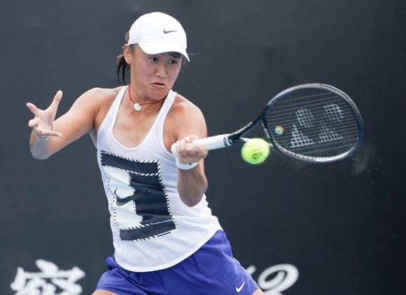 (240113) -- MELBOURNE, Jan. 13, 2024 -- Wang Xiyu of China takes part in a training session ahead of the 2024 Australian Open tennis tournament, in Melbourne, Australia, Jan. 13, 2024. ) (SP)AUSTRALIA-MELBOURNE-TENNIS-AUSTRALIAN OPEN-TRAINING WangxShen 