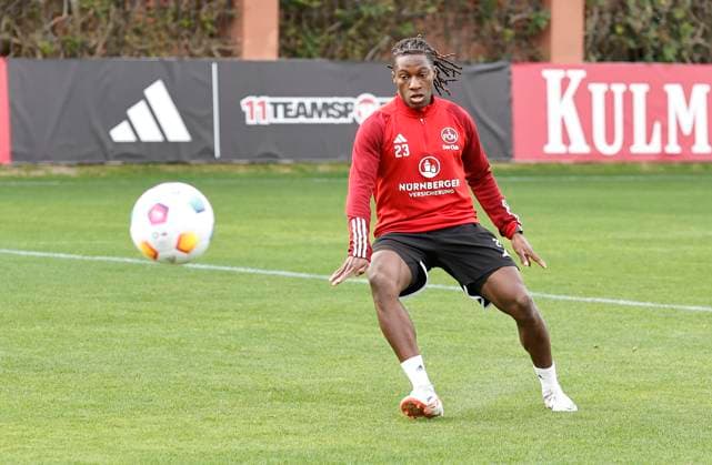 13.01.2024 - Fussball - 2. Fussball-Bundesliga - Saison 2023 2024 - 1. FC Nürnberg FCN Club - Trainingslager Winter Wintertrainingslager Marbella Spanien - Sportfoto Zink DaMa - xdaxmax - Joseph Hungbo (23, 1. FC Nürnberg FCN ) mit Torschuss