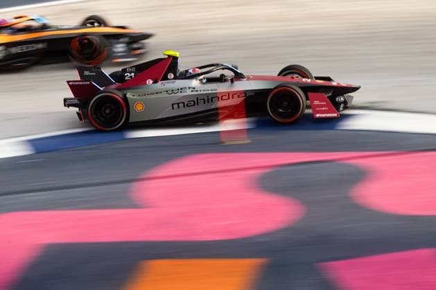 21 DE VRIES Nyck (nld), Mahindra Racing, Mahindra M9Electro, action during the 2024 Hankook Mexico City ePrix, 1st meeting of the 2023-24 ABB FIA Formula E World Championship, WM, Weltmeisterschaft on the Autodromo Hermanos Rodriguez from January 11 to 13, in Mexico City, Mexico - 2024 FORMULA E HANKOOK MEXICO CITY ePRIX DPPI Panoramic  03424001__F_10175