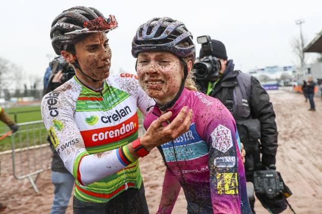 Sport Themen der Woche KW02 Sport Bilder des Tages Belgian Sanne Cant and Belgian Laura Verdonschot pictured after the women s elite and U23 race at the Belgian Championships cyclocross cycling in Meulebeke, on Saturday 13 January 2024. DAVIDxPINTENS  x83907222x