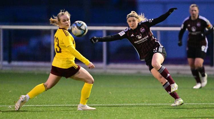 13.01.2024 - Fussball Frauen Frauenfussball - Saison 2023 2024 - Testspiel Freundschaftsspiel Vorbereitungsspiel : 1. FC Nürnberg FCN ( Clubfrauen Club ) - Sparta Prag Praha - - xwoxzix - 23 prag gg Livia Brunmair (17, 1. FC Nürnberg FCN , rechts )