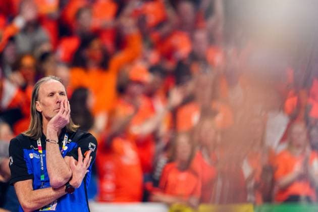240113 Head coach Staffan Olsson of the Netherlands during the EHF European Handball Championship match between Bosnia and Herzegovina and the Netherlands on January 13, 2024 in Manheim. Photo: Ludvig Thunman BILDBYRAN kod LT LT0575 handball handboll handball handbolls-em 2024 bosnien hercegovina nederländerna netherlands ehf european handball championship bosnia and herzegovina day 3 bbeng Copyright: LUDVIGxTHUNMAN BB240113LT019