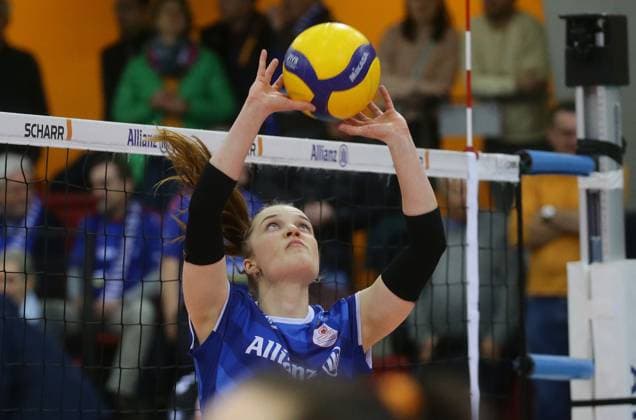 Stuttgart , Volleyball Bundesliga Frauen , Allianz MTV Stuttgart vs. VC Neuwied 77 , Corina Glaab ( Stgt )