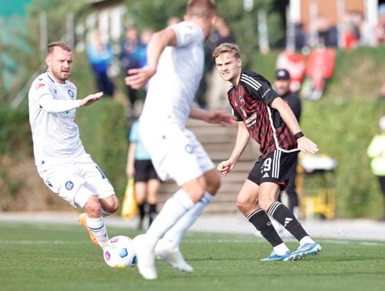 13.01.2024 - Fussball - Saison 2023 2024 - Testspiel Freundschaftsspiel Vorbereitungsspiel: Karlsruher SC KSC - 1. FC Nürnberg Nuernberg FCN ( Club ) - Sportfoto Zink DaMa - xdaxmax - Tim Handwerker (29, 1. FC Nürnberg FCN ) spielt Ball
