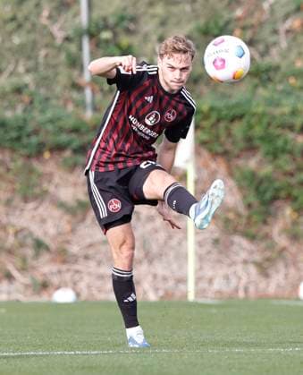 13.01.2024 - Fussball - Saison 2023 2024 - Testspiel Freundschaftsspiel Vorbereitungsspiel: Karlsruher SC KSC - 1. FC Nürnberg Nuernberg FCN ( Club ) - Sportfoto Zink DaMa - xdaxmax - Tim Handwerker (29, 1. FC Nürnberg FCN ) - Freisteller Einzelbild