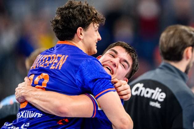 Sport Bilder des Tages 240113 Jorn Smits and Kaj Geenen of the Netherlands after the EHF European Handball Championship match between Bosnia and Herzegovina and the Netherlands on January 13, 2024 in Manheim. Photo: Ludvig Thunman BILDBYRAN kod LT LT0575 handball handboll handball handbolls-em 2024 bosnien hercegovina nederländerna netherlands ehf european handball championship bosnia and herzegovina day 3 bbeng Copyright: LUDVIGxTHUNMAN BB240113LT039