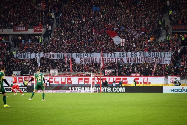 Fußball, Fans kritisieren DFB-Votum zur WM-Vergabe nach Saudi-Arabien, Archivbilder Freiburg, Deutschland 13. Januar 2024: 1. BL - 2023 2024 - SC Freiburg vs. 1. FC Union Berlin Im Bild: Fanprotest gegen die WM-Vergabe auch in Freiburg - Banner mit Spruch - Damit es 2034 nicht heißt jetzt ist es zu spät - Saudi Arabien verhindern, steht auf dem Spruchband. DFL regulations prohibit any use of photographs as image sequences and or quasi-video Europa-Park Stadion Baden Württemberg Copyright: xFotostandx xHettichx