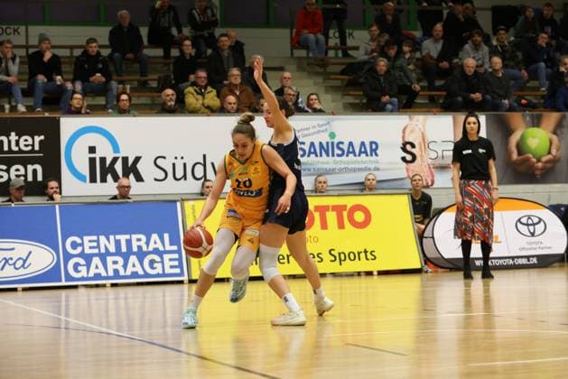 13.01.2024, Basketball, Frauen, Basketball-Bundesliga, Saison 2023 2024, TV Saarlouis Royals - Eisvögel USC Freiburg, Maria Kostourkova (TSV Saarlouis Royals) Saarlouis Stadtgartenhalle Saarland Deutschland (DE)