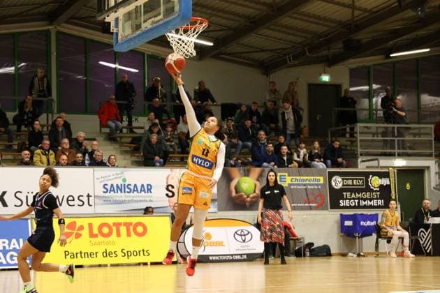 13.01.2024, Basketball, Frauen, Basketball-Bundesliga, Saison 2023 2024, TV Saarlouis Royals - Eisvögel USC Freiburg, Naomi Penn (TSV Saarlouis Royals) Saarlouis Stadtgartenhalle Saarland Deutschland (DE)