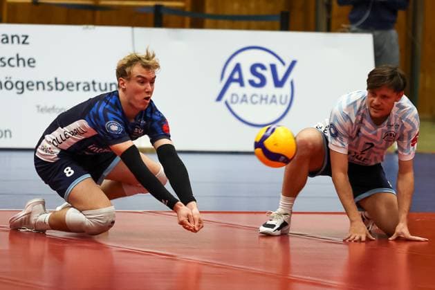 Spieler ASV nimmt den Ball an, ASV Dachau vs. SWD powervolleys Dueren, Volleyball, Volleyball 1. Bundesliga, 14. Spieltag, Saison 23 24, 13.01.2024, ASV Dachau vs. SWD powervolleys Dueren, Volleyball, Volleyball 1. Bundesliga, 14. Spieltag, Saison 23 24, 13.01.2024 Dachau Copyright: xEibner-Pressefoto JennixMaulx EP_JML