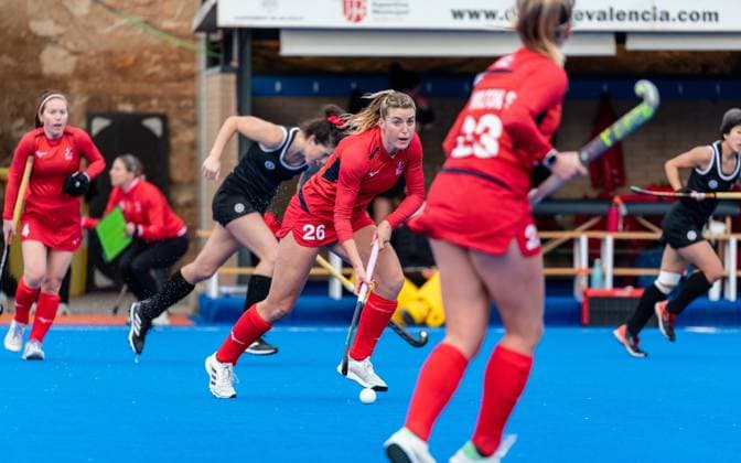 FIH Hockey Olympia Qualifikation 2024 Valencia Frauen: Großbritannien - Kanada; Valencia Spanien, 13.01.2024 Lily OWSLEY (GBR, 26) Feldhockey Olympia Qualifikation Damen, Großbritannien gegen Kanada in Valencia (Spanien) am 13.01.2024 Copyright: xBEAUTIFULxSPORTS Meurerx
