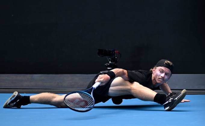 Bilder des Jahres 2024, Sport 01 Januar Sport Themen der Woche KW02 Sport Bilder des Tages TENNIS AUSTRALIAN OPEN, Dane Sweeny of Australia stretches to return during his first round match against Francisco Cerundolo of Argentina on Day 1 of the 2024 Australian Open at Melbourne Park in Melbourne, Sunday, January 14, 2024. ( NO ARCHIVING, EDITORIAL USE ONLY, NO USE IN BOOKS WITHOUT CONSENT MELBOURNE VICTORIA AUSTRALIA  Copyright: xJAMESxROSSx 20240114001888730708