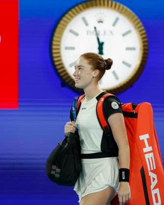 Ella Seidel betritt den Platz, Australian Open 2024, Melbourne Park, Melbourne, Victoria, Australia. Copyright: xJuergenxHasenkopfx