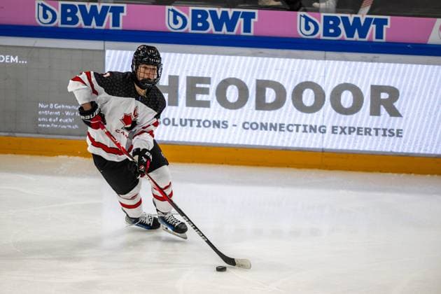 2024 IIHF Ice hockey, Eishockey U18 Women’s World Championship, WM, Weltmeisterschaft Switzerland, 14.01.2024 Maxine Cimoroni of Canada wins the bronze medal at the 2024 IIHF Ice Hockey U18 Women’s World Championship inZug, Bossard Arena, on Sunday, 14. January 2024 Copyright: xBEAUTIFULxSPORTS TobiasxLacknerx