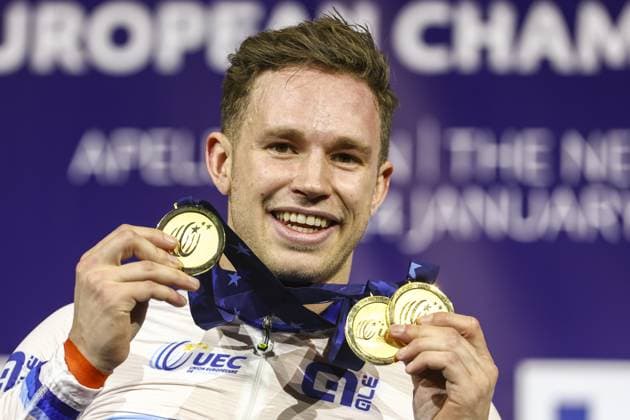 Bilder des Jahres 2024, Sport 01 Januar Sport Themen der Woche KW02 Sport Bilder des Tages APELDOORN - Harrie Lavreysen with his gold medals won during the ceremony after winning the keirin men s final on the last day of the European Track cycling, Rad, Radsport, Bahnrad, Bahn Championships in the Apeldoorn Omnisportcentrum. ANP VINCENT JANNINK 2024 European Track Cycling Championships 2024 xVIxANPxSportx xxANPxIVx 488511977 originalFilename: 488511977.jpg